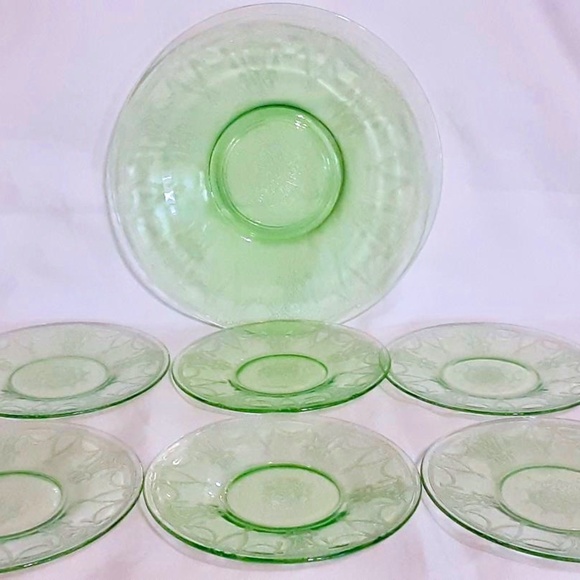 Anchor Hocking Other - 💲SALE💲HPSet of Vintage Anchor Hocking Cameo Green Large Plate & 6 Small Plates